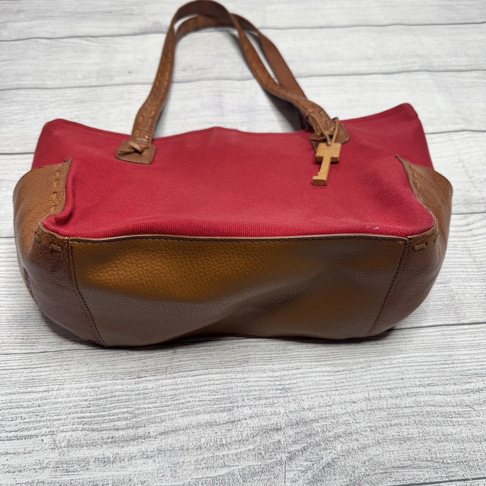 Fossil Red Canvas‎ Tote Bag Purse Brown Leather Accents Straps Key - Picture 2 of 10